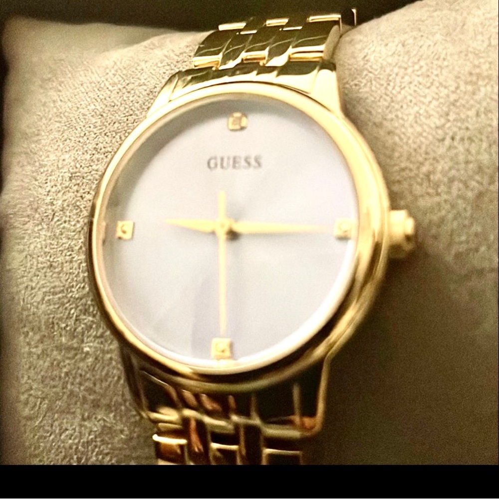Brand new Guess watch - Picture 2 of 3